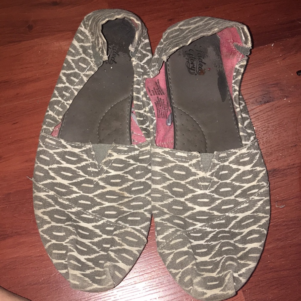 Black and White slip one.